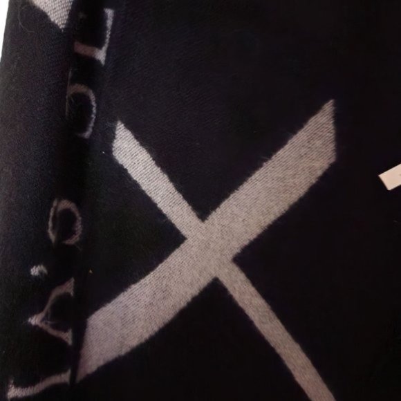 Victorias Secret Pink & Black Tattered‎ Ends One Size Throw & Decorative Blanket - Picture 11 of 11